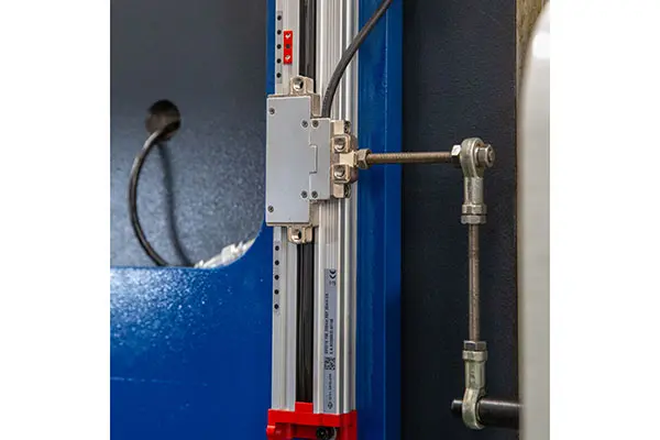 High resolution linear encoder